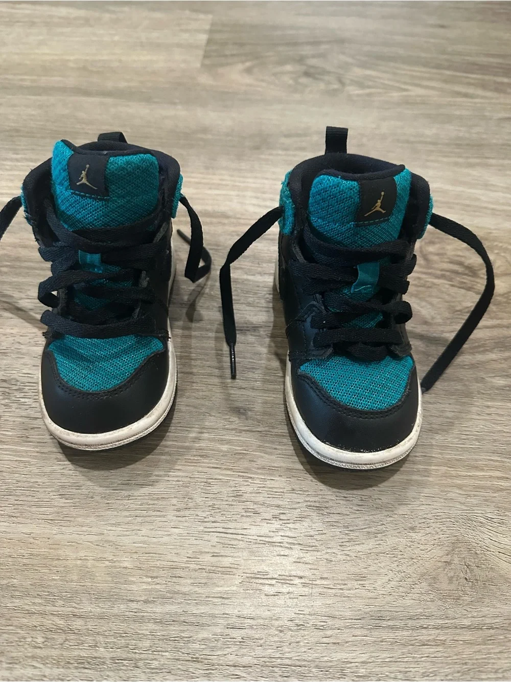 Nike Jordan toddler 6c Teal & Black High-Top Sneakers